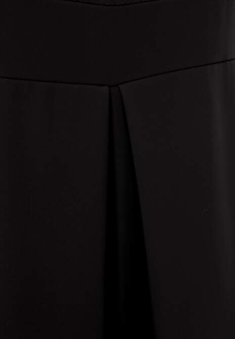 Czarny Taliowany Kombinezon Ozdobiony Zakładkami Berinola 6