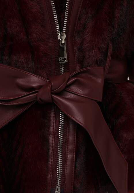 Bordowa Kurtka Futerko z Paskiem z Imitacji Skóry Zdobiona Klamerkami Jynlisa 6
