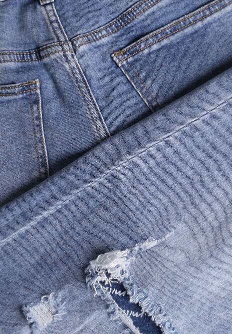 Niebieskie Jeansy z Bawełny High Waist z Przetarciami i Dziurą Lisis 6