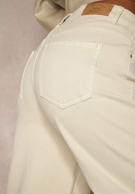 Jasnobeżowe Jeansy Wide Leg High Waist z Postrzępionymi Krawędziami Brizess 5