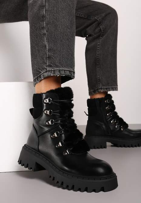 Czarne Trapery w Casualowym Stylu z Futerkowym Zdobieniem na Języku Taniapea