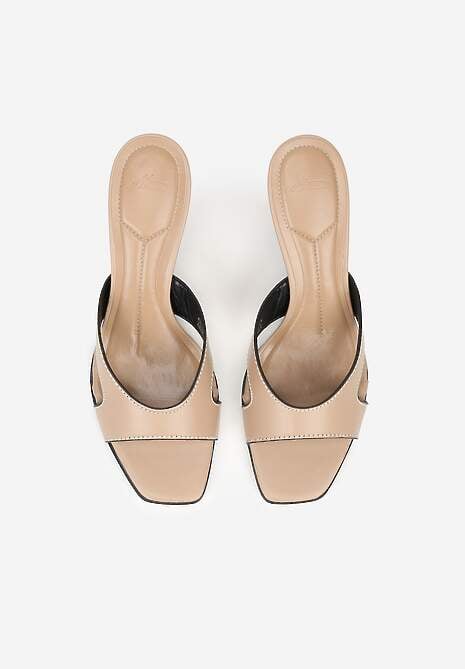 Ciemnobeżowe Klapki na Szpilce z Wycięciami po Bokach Amaliliphis 6