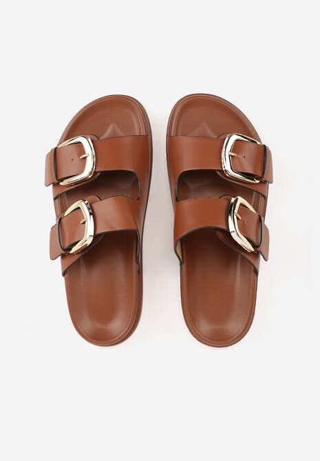 Brązowe Klapki z Metalicznymi Klamrami Aetheta 6