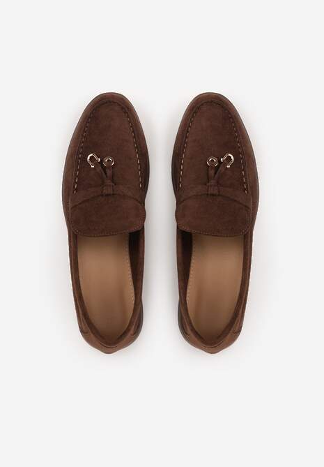 Brązowe Mokasyny z Imitacji Zamszu Zdobione Zawieszką i Przeszyciem Aezoris 6