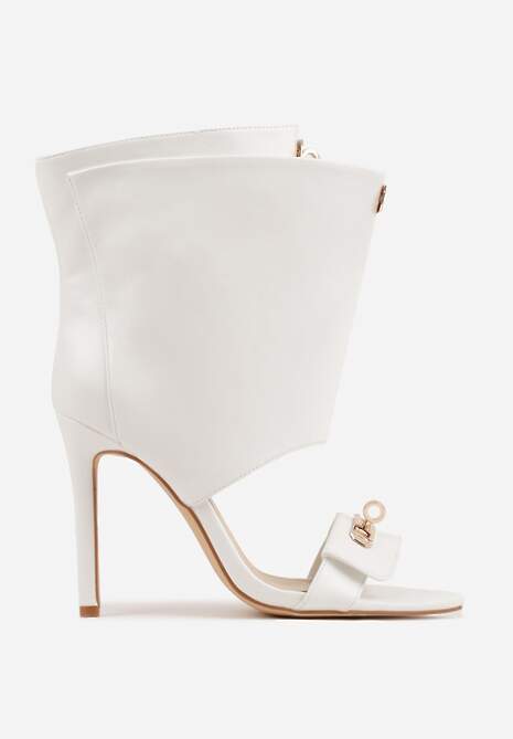 Białe Sandały Typu Botki z Metalicznymi Klamrami Zaehlyss 4