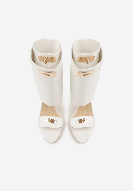 Białe Sandały Typu Botki z Metalicznymi Klamrami Zaehlyss 6