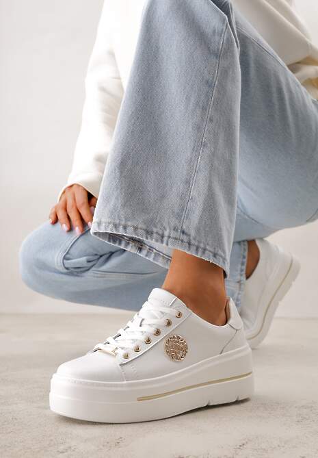 Białe Skórzane Sneakersy na Koturnie Ozdobione Metalicznymi Aplikacjami Acaledice