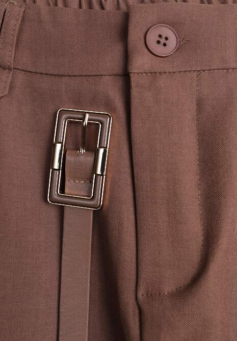 Brązowe Szorty Ozdobione Paskiem i Metaliczną Klamrą Tinalin 6