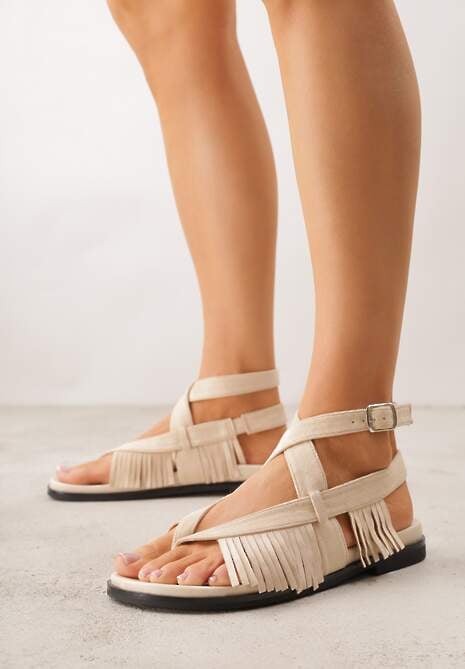Beżowe Sandały Typu Rzymianki Ozdobione Frędzlami Casasos