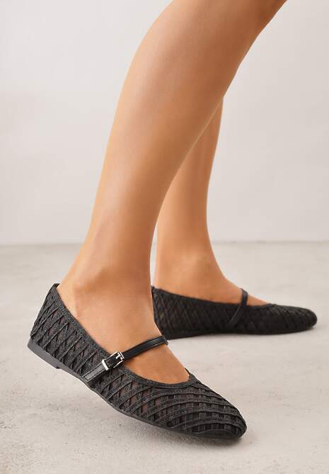 Czarne Balerinki z Ażurowym Wzorem i Paskiem Astethera