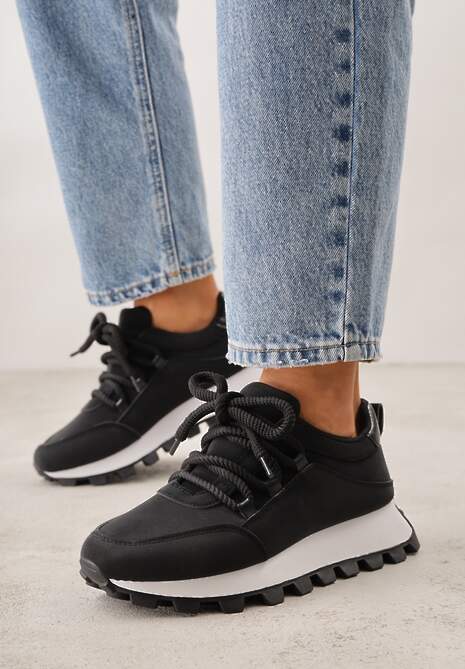 Czarne Sneakersy na Platformie Ozdobionej Tłoczeniem Zerla
