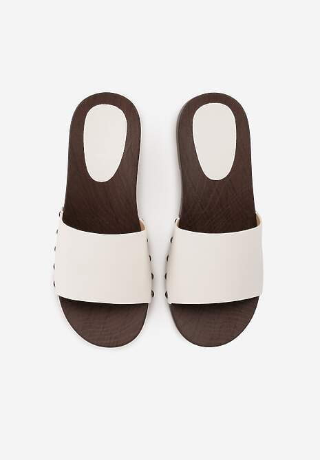 Białe Klapki Ozdobione po Bokach Nitami Neameronei 6