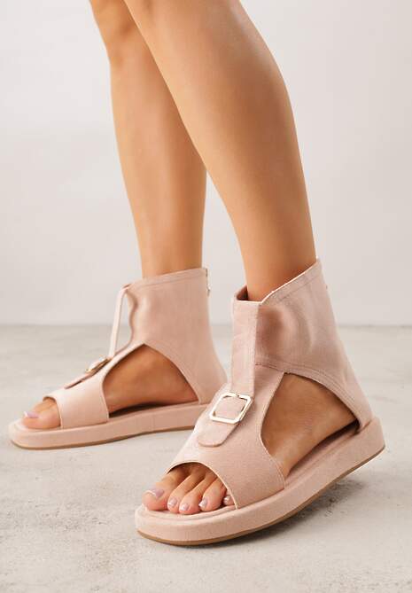 Różowe Sandały Typu Botki Ozdobione Metaliczną Klamrą z Przodu Adrasaia