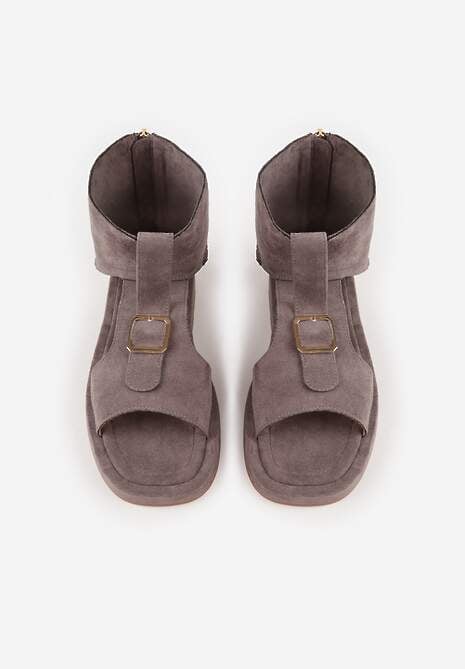 Szare Sandały Typu Botki Ozdobione Metaliczną Klamrą z Przodu Adrasaia 6