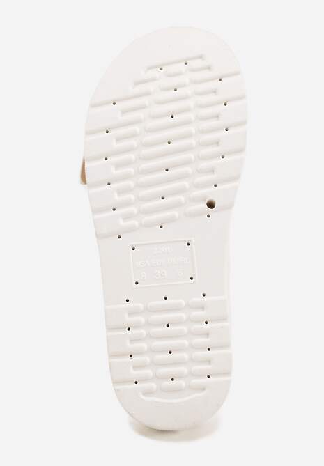 Białe Klapki na Platformie Ozdobione Metalicznymi Klamrami Galisiphe 7