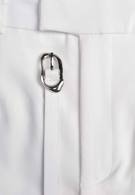 Biała Spódnica z Bawełną o Dopasowanym Kroju z Paskiem i Podszewką-Szortami Vitia 6