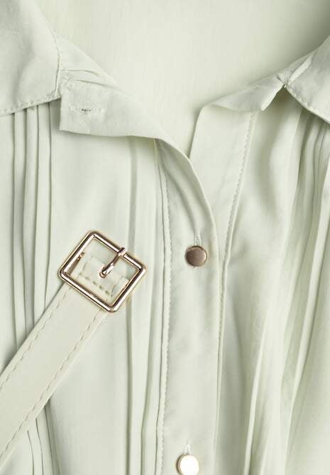 Zielona Koszulowa Sukienka z Plisowanymi Zdobieniami i Paskiem z Klamrą Efrivelle 6