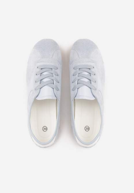 Niebieskie Sneakersy Kultowe Tenisówki Y2K z Imitacji Zamszu Nerialle 6