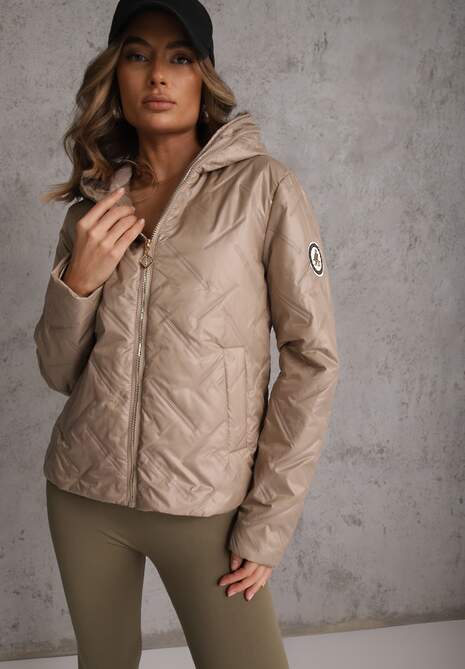 Brązowa Pikowana Kurtka z Nieodpinanym Kapturem z Ozdobną Naszywką Chloreris 4