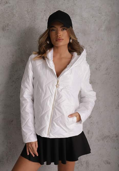 Biała Pikowana Kurtka z Nieodpinanym Kapturem z Ozdobną Naszywką Chloreris 4