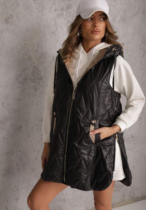 Czarna Długa Pikowana Kamizelka z Kapturem i Ozdobną Naszywką Mentape