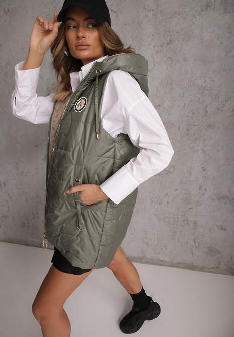 Zielona Długa Kamizelka Pikowana z Nieodpinanym Kapturem Ozdobiona Naszywką Kasseda