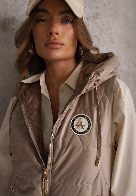 Brązowa Długa Kamizelka Pikowana z Nieodpinanym Kapturem Ozdobiona Naszywką Kasseda 5