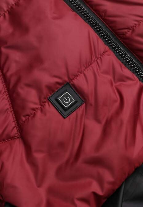 Czerwona Pikowana Kurtka Puffer z Kapturem Ozdobiona Napisami Orellana 6