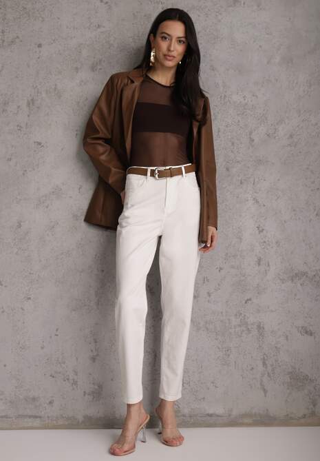 Białe Jeansy Mom Fit z Wiskozą Bawełną i Paskiem z Metaliczną Klamrą Salennith