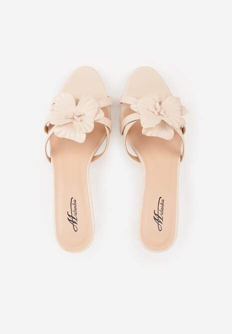 Beżowe Klapki na Szpilce z Ozdobnym Kwiatkiem Brialora 6