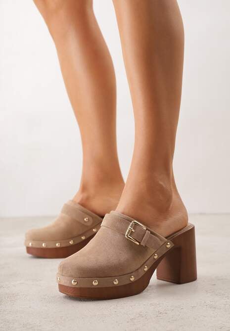 Ciemnobeżowe Klapki na Słupku w Stylu Chodaków z Klamrami i Nitami Semelaia