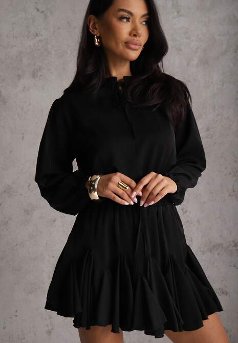 Czarna Sukienka z Wiskozą o Rozkloszowanym Kroju z Falbankami i Wiązaniem Meriianes 4