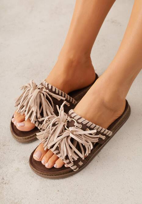 Brązowe Klapki Boho z Ozdobnymi Frędzlami Samsonitta