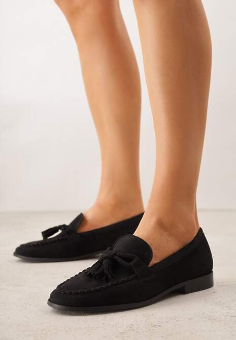 Czarne Mokasyny z Imitacji Zamszu z Aplikacją w Kształcie Kokardy z Frędzlami Edea