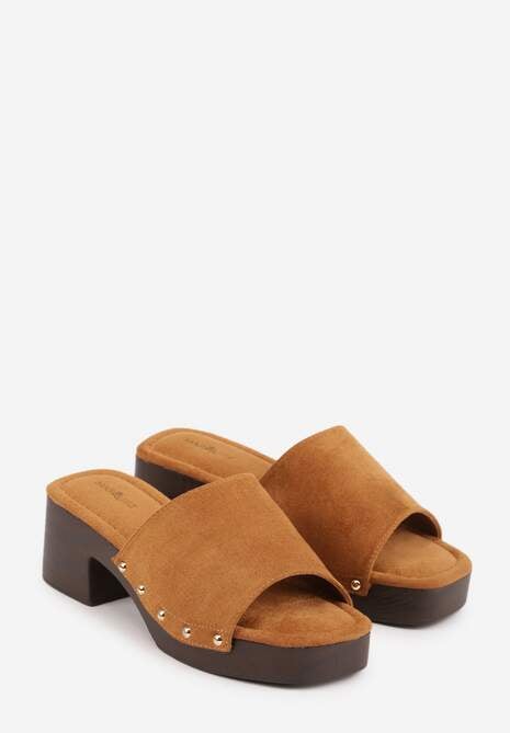 Jasnobrązowe Klapki w Stylu Drewniaków z Nitami na Klockowym Obcasie Junikofa 5