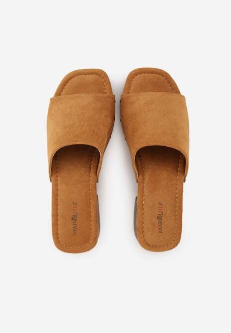 Jasnobrązowe Klapki w Stylu Drewniaków z Nitami na Klockowym Obcasie Junikofa 6