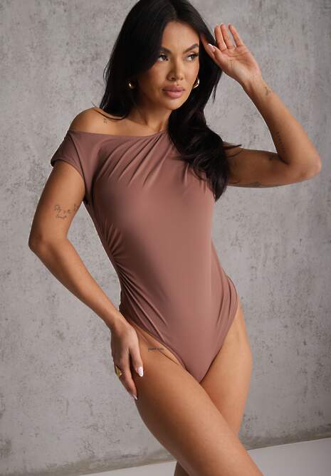 Brązowe Body o Asymetrycznym Kroju z Marszczeniem Asintlia