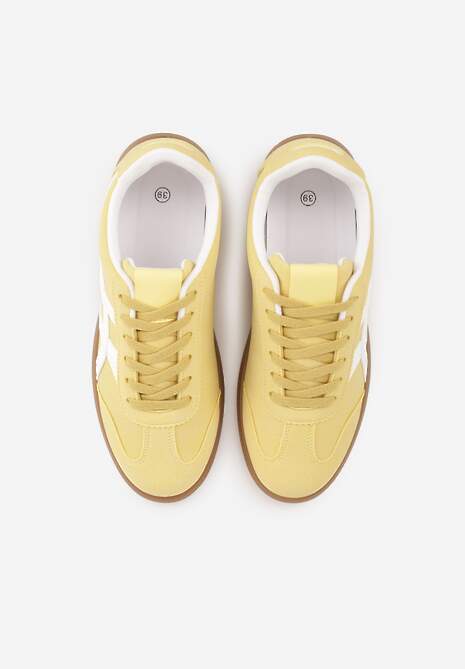Żółte Sneakersy w Stylu Tenisówek Ozdobione Geometrycznymi Paskami Zitora 6