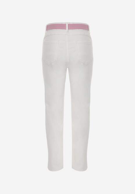 Białe Jeansy Mom Fit z Wiskozą i BawełnąOzdobione Paskiem i Chustą Hetilaine 7