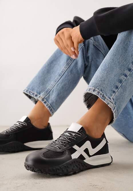 Czarne Sneakersy z Futurystyczną Tłoczoną Podeszwą i Geometrycznym Wzorem Emalorine