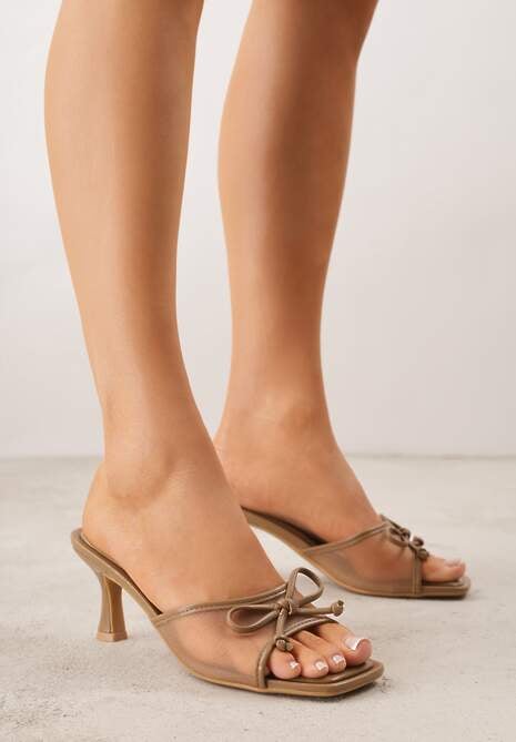 Ciemnobeżowe Klapki na Szpilce z Siateczkową Cholewką i Kokardą Brefia