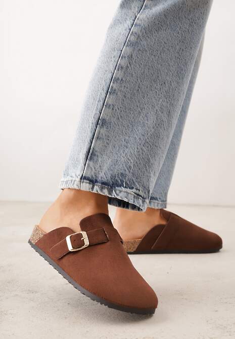 Ciemnobrązowe Klapki Ozdobione Klamrą na Pasku Zelevelis