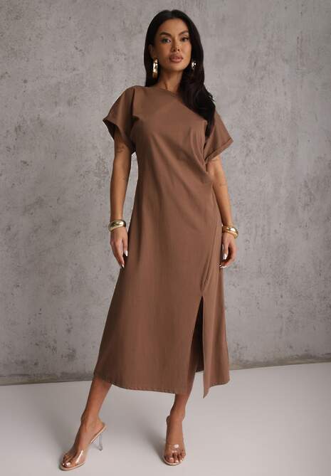 Brązowa Rozkloszowana Sukienka Zdobiona Drapowaniem w Talii i Rozcięciem Uziola