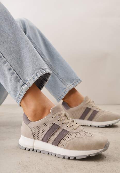 Jasnobeżowe Sneakersy z Zamszu Naturalnego z Ozdobnymi Paskami i Perforacją Ravinelle