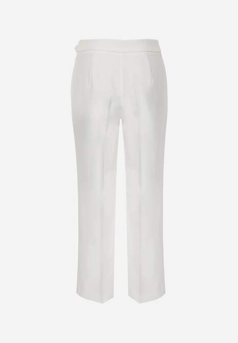 Białe Spodnie Garniturowe na Kant VICES Zdobione Zapięciem z Klamrą Azisore 7