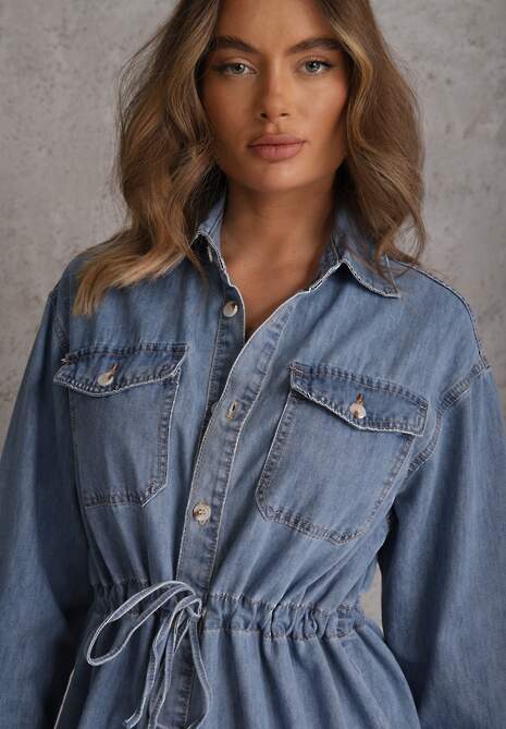 Niebieska Jeansowa Bawełniana Sukienka Koszulowa z Wiązaniem i Marszczeniem Enatta 5