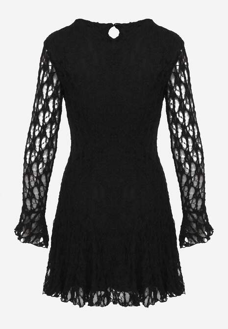 Czarna Sukienka z Koronki Ozdobiona Rozkloszowanymi Rękawami Cinalata 7