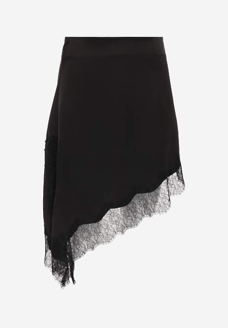 Czarna Asymetryczna Spódnica z Satyny Zdobiona Koronką Katarva 6