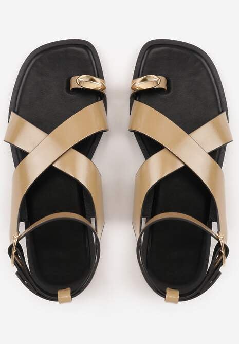 Ciemnobeżowe Sandały w Stylu Japonek Ozdobione Metaliczną Aplikacją Carover 6