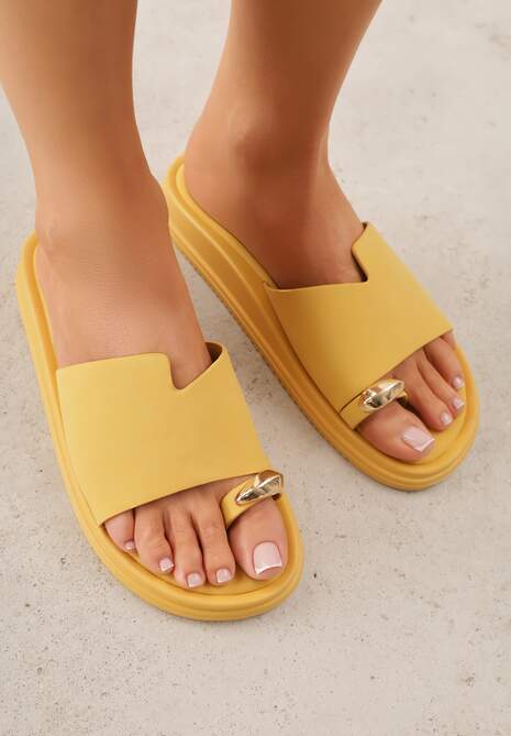Żółte Klapki Japonki Ozdobione Aplikacją na Palcu Noevianna